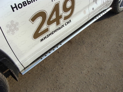 Пороги труба овальная с проступью 75х42 мм ТСС для Toyota Highlander 2014-2016